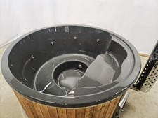 ACRYLIC HOTTUB WITH INTEGRATED