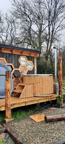 Fiberglass wooden hot - hot, tub